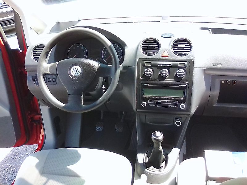 Volkswagen Caddy (2009) 1.4i 16V / LPG, 7.míst, závěs - fotka 23 z 38
