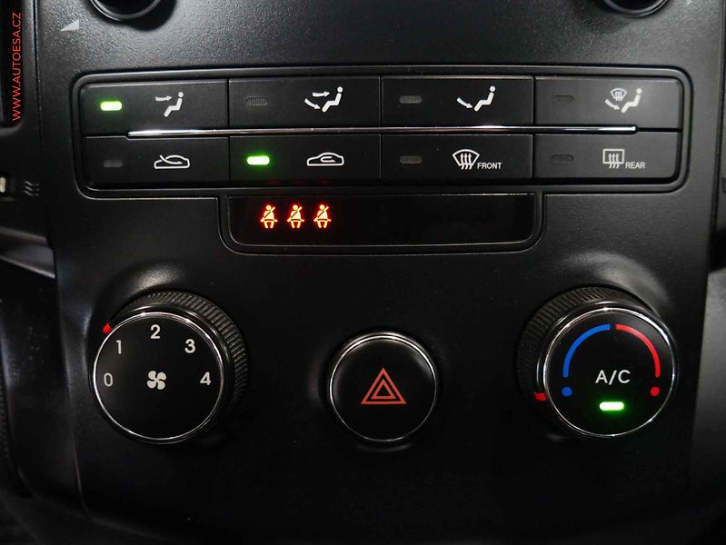 Hyundai i30 (2011) 1.4 i, ČR, AC, tažné - fotka 15 z 20