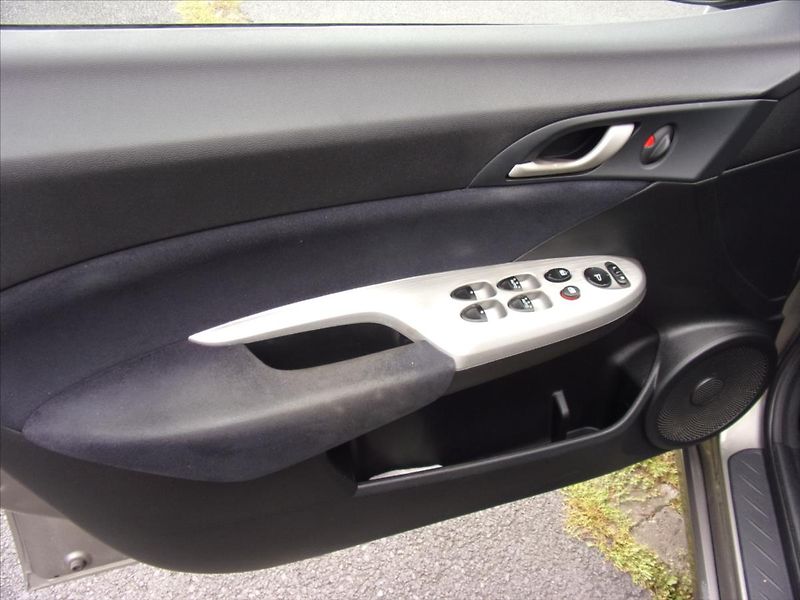 Honda Civic 1,3 i-DSI Comfort - fotka 12 z 24