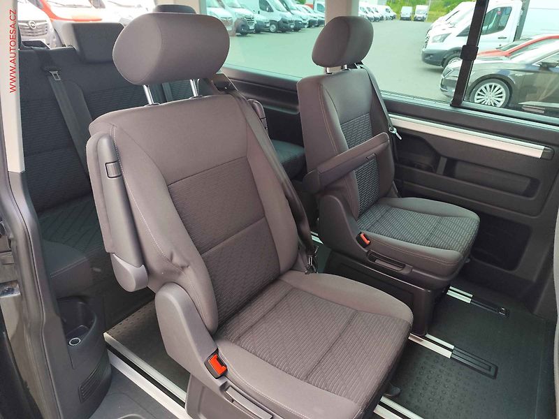 Volkswagen Multivan (2012) 2.0TDi, AC, TZ, park.asist - fotka 11 z 22