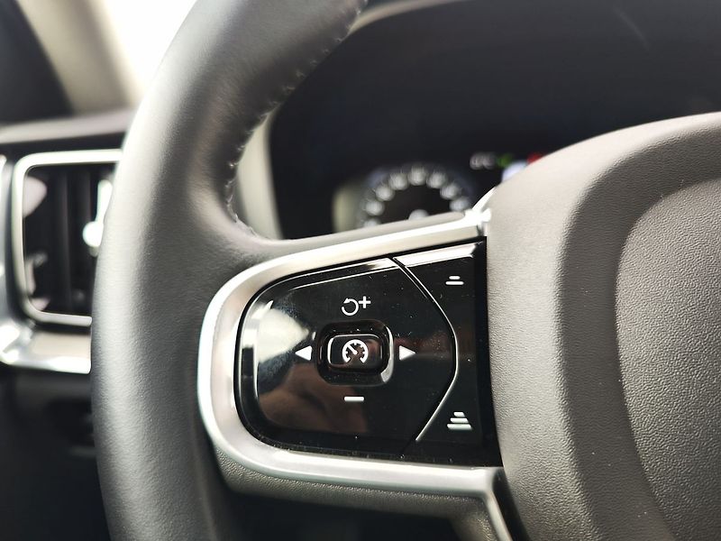 Volvo V60 B4 2.0/145kW Inscription AT - fotka 28 z 37