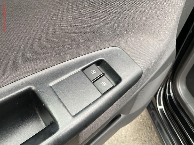 Volkswagen Polo (2009) 1.2i, Trendline, AC, park. - fotka 12 z 12