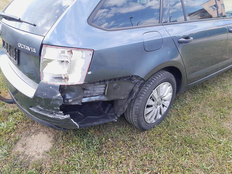 Škoda Octavia (2016) 1,2 TSI Serviska 2x klíč - fotka 8 z 17