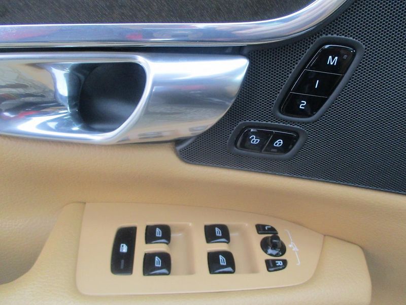 Volvo V90 T6 CROSS COUNTRY PRO 246kW - fotka 9 z 47