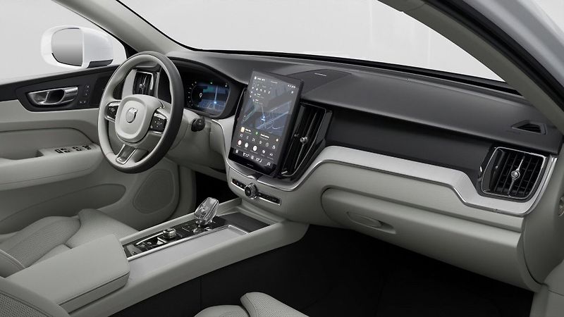 Volvo XC60 (2026) PLUS B5 4X4, Adapt.světlo., AC - fotka 7 z 8