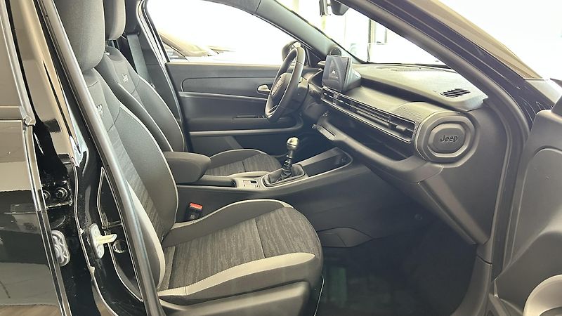 Jeep Avenger 1.2i 100k Longitude  MT6 - fotka 11 z 12