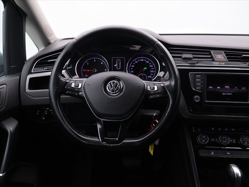 Volkswagen Touran 1,6 TDI 81kW DSG 7-Míst Tažné - fotka 17 z 29