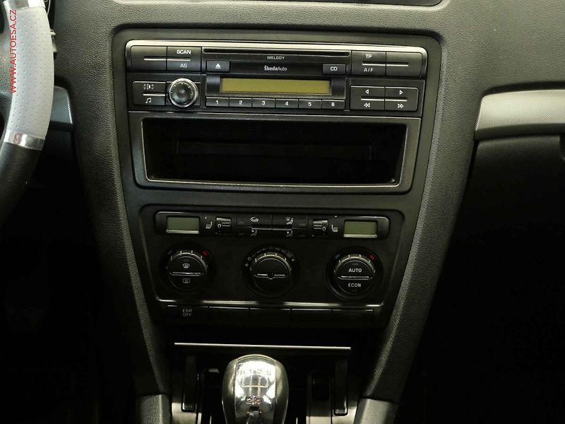 Škoda Octavia (2005) 1.9TDi, AC, výhřev sed. - fotka 9 z 23