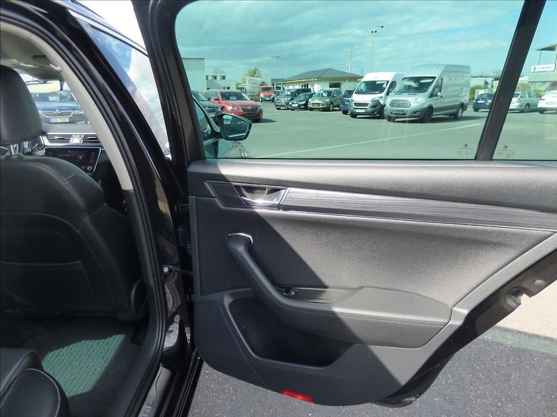 Škoda Superb 2,0 TDI DSG CRYSTAL LIGHT  Sty - fotka 14 z 78