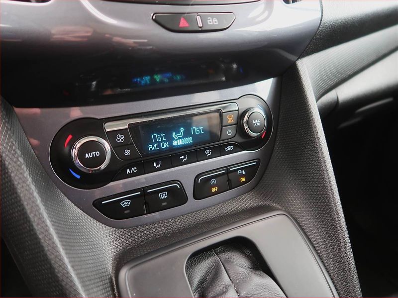 Ford Tourneo Connect (2017) Maxi Titanium 1.5 TDCi, 7Míst - fotka 22 z 25