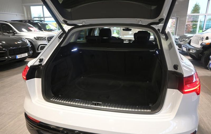 Audi Q8 e-tron 55 Q 360k Pano Tažné BLIS - fotka 16 z 27