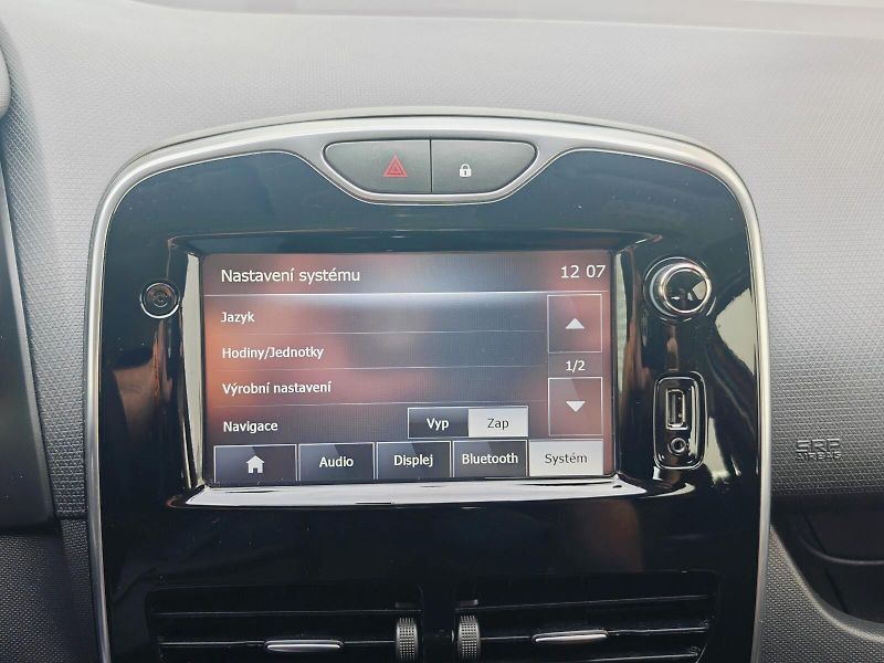 Renault Clio (2015) 1,2 16V 54 kW Limited - fotka 29 z 40