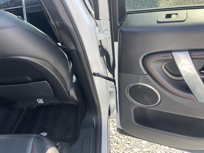 Land Rover Discovery Sport 2.0TDi 180PS 4x4 R-DYNAMIC TOP - fotka 129 z 180