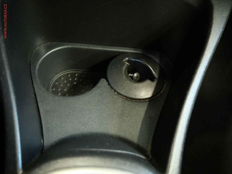 Nissan Micra (2009) 1.2i, Klima - fotka 18 z 18