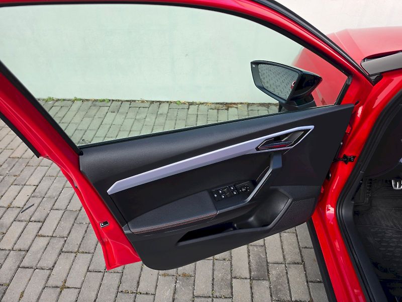 Seat Arona (2023) 1,0TSI 81KW FR - fotka 22 z 30