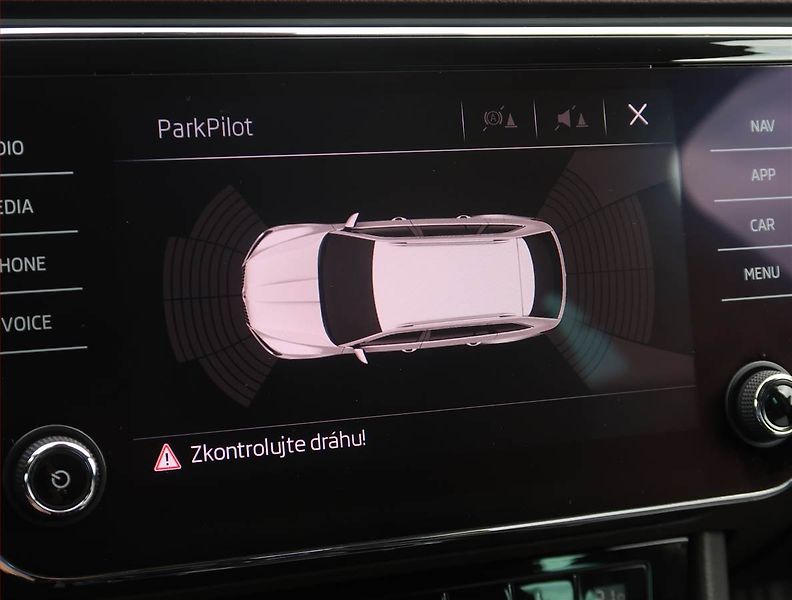 Škoda Superb (2018) Laurin&Klement 2.0 TDI, 4X4 - fotka 23 z 25