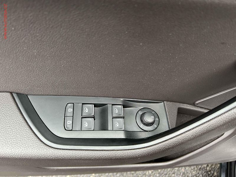 Škoda Superb (2018) 2.0 TSI 4x4, 2.maj,ČR, STK6 - fotka 11 z 17