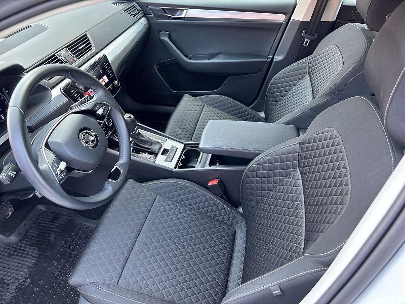 Škoda Superb (2023) Combi 2.0 TDI DSG Ambition - fotka 7 z 33