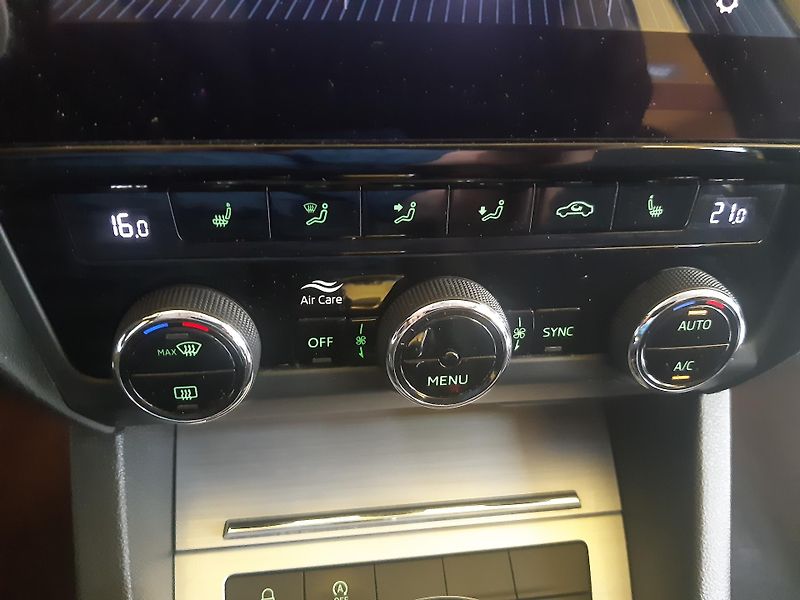 Škoda Octavia 1.6 TDI DSG NAVI APP - fotka 11 z 28
