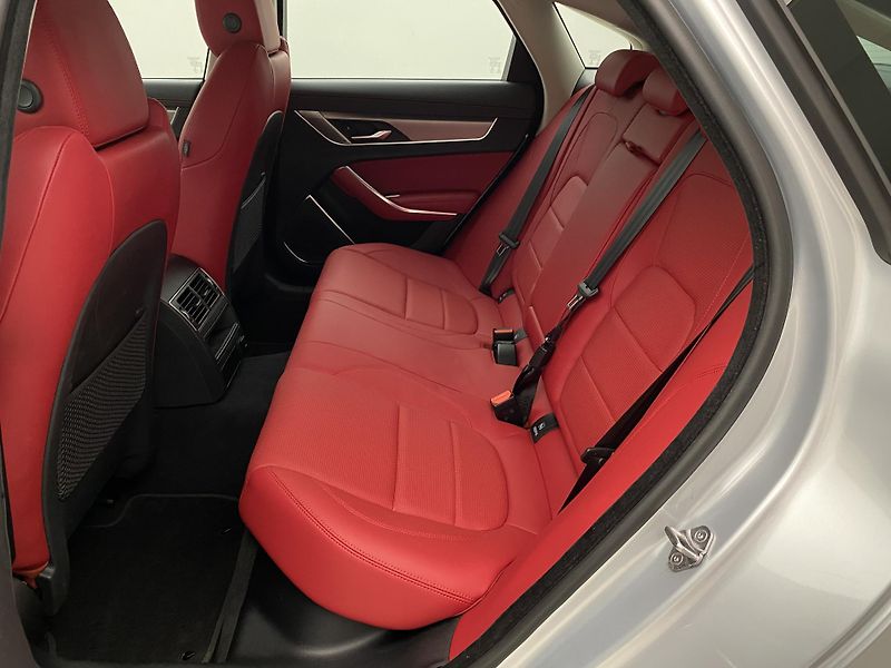 Jaguar XF P300 R-DYNAMIC S AWD AUT CZ - fotka 5 z 44