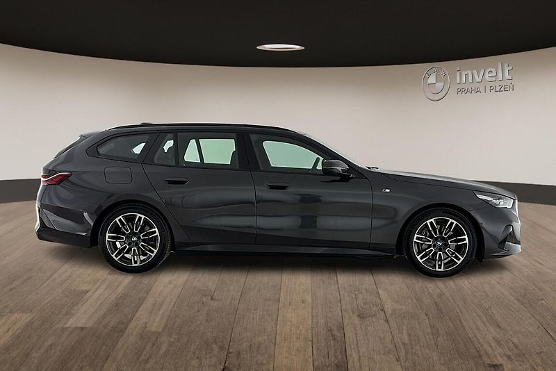 BMW Řada 5 540d xDrive Touring - fotka 2 z 24