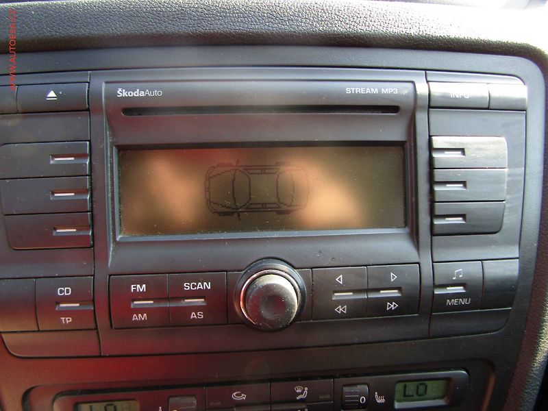 Škoda Octavia (2009) 1.6 MPi, AC, výhřev sed - fotka 12 z 15
