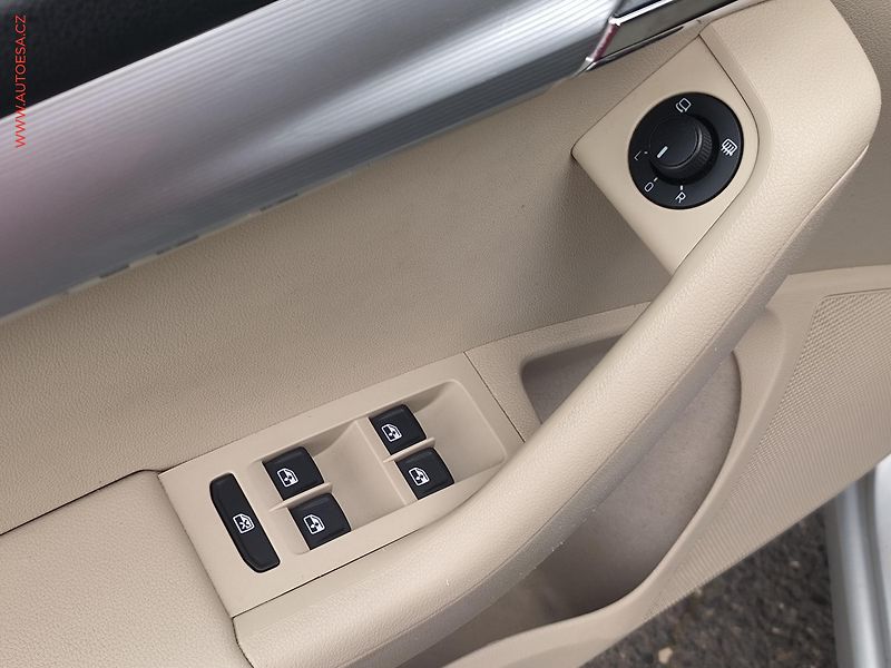 Škoda Octavia (2015) 2.0 TDi, Style, DSG - fotka 20 z 22