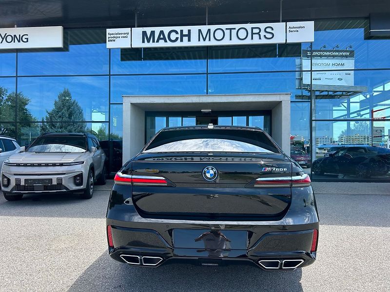 BMW Ostatní M760e xDrive, B&W Diamond TOP - fotka 9 z 35