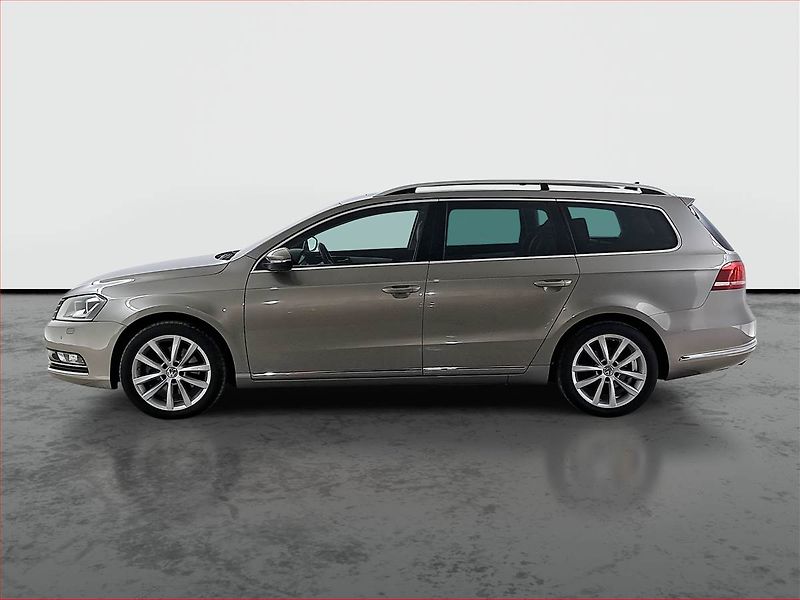 Volkswagen Passat (2013) 2.0 TDI, Automat, Navi, Xenony - fotka 3 z 23