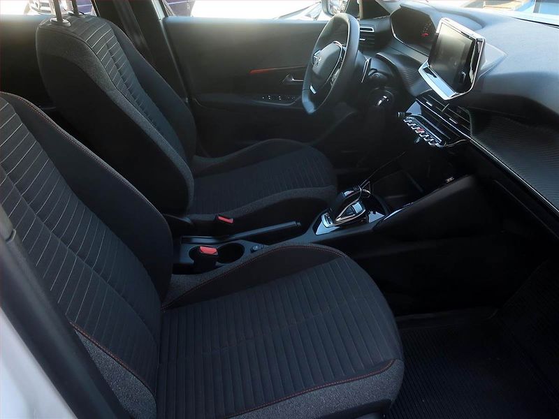 Peugeot 2008 (2021) Active Pack 1.2 PureTech - fotka 9 z 20