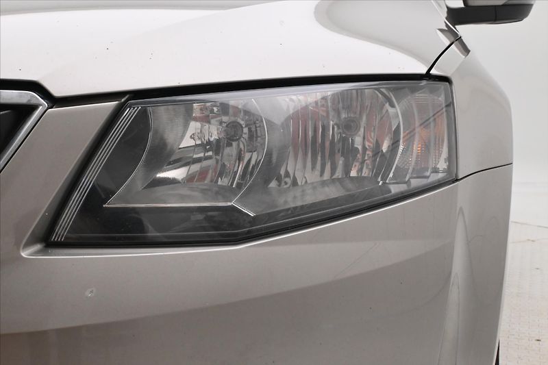 Škoda Octavia 2,0 TDI 110kW Elegance Tažné V - fotka 28 z 30