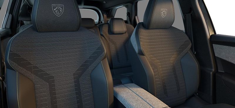 Peugeot 5008 (2026) GT Hybrid 145 e-DCS6 - fotka 8 z 10