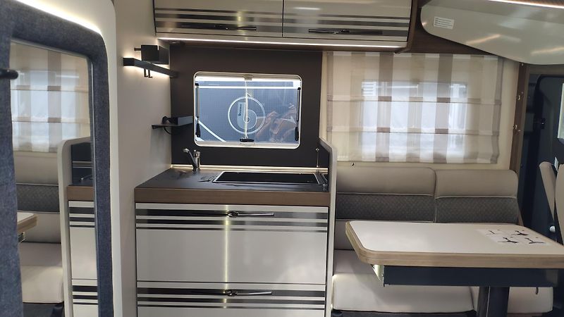 CI Caravans International (2026) MAGIS 67 INTEGRAL 2x skladem  - fotka 4 z 23