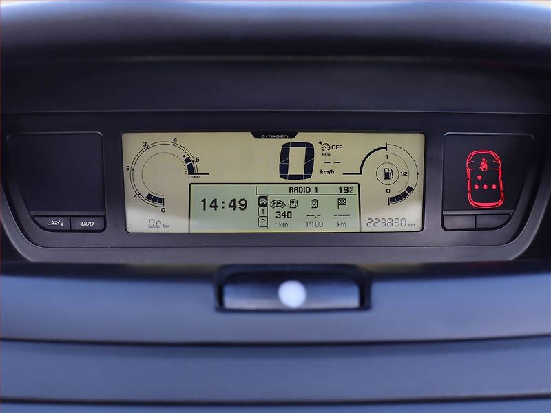 Citroën C4 Picasso (2012) 1.6 HDi, po STK, jezdí výborně - fotka 11 z 18