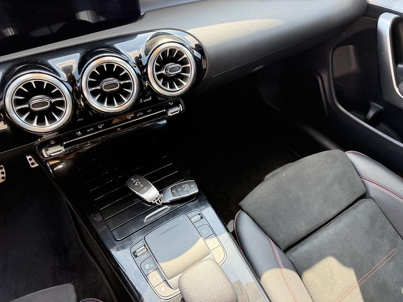Mercedes-Benz CLA 200 120kW AMG LINE  závěs  - fotka 16 z 20