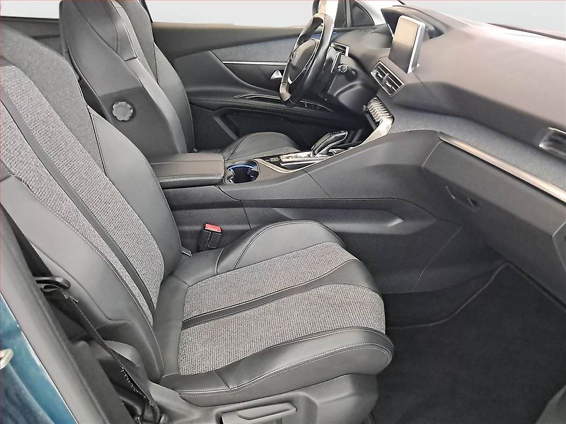 Peugeot 5008 (2019) Allure PureTech 130, Automat - fotka 9 z 21