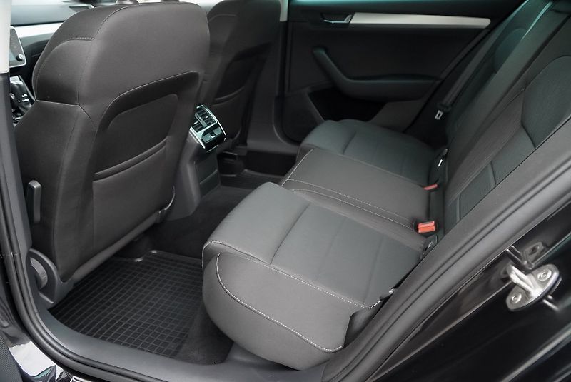 Škoda Superb 2.0 TDI 140kW 4x4 full servis - fotka 31 z 37