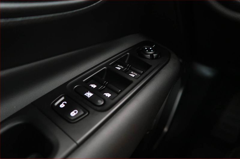 Jeep Renegade (2023) Justice 1.5 Turbo e-Hybrid - fotka 17 z 17