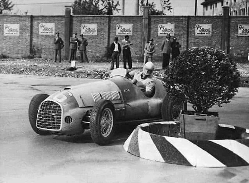 Magazín Motor Sport sestavil žebříček 10 nejúspěšnějších závodních jezdců světa. Tomu vévodí trojice Jim Clark, Lewis Hamilton a Ayrton Senna.