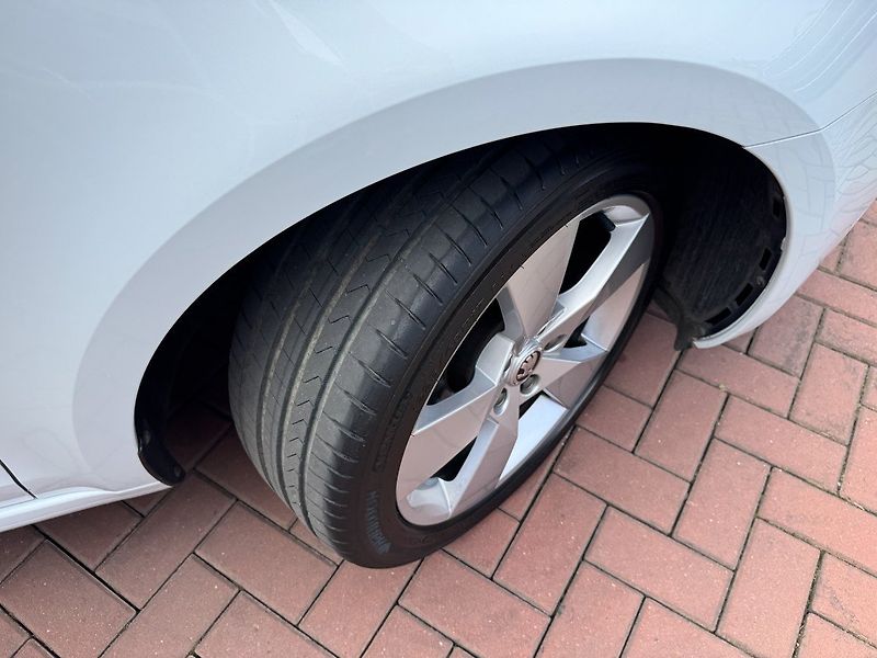 Škoda Octavia (2018) 1.5TSi LED Navi Výhřev Okna - fotka 47 z 50