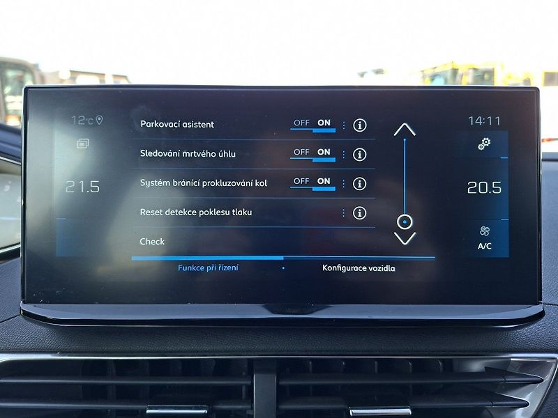 Peugeot 3008 ALLURE 1,2 PT 130k M6 - fotka 24 z 28