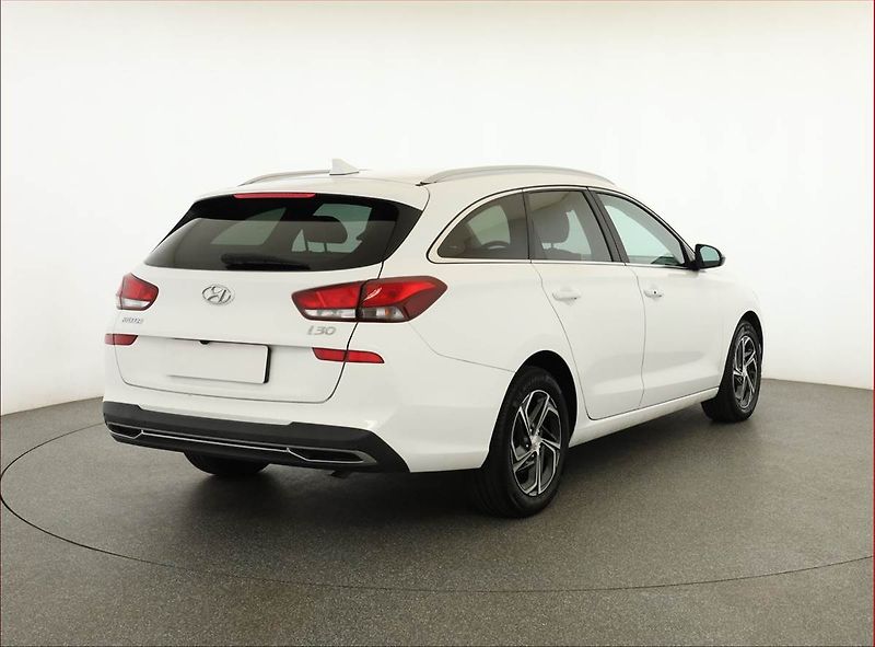 Hyundai i30 (2023) 1.0 T-GDI, Automat, Serv.kniha - fotka 5 z 17