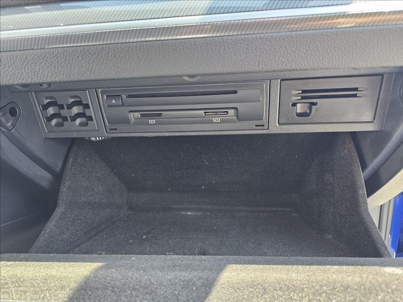 Volkswagen Golf 1,4TSi R-Line Webasto NAVI - fotka 34 z 43
