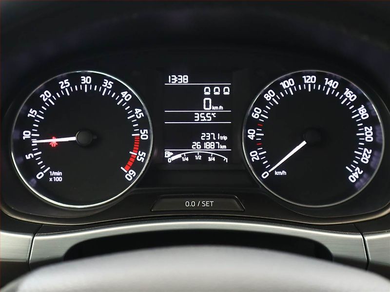Škoda Fabia (2015) 1.4 TDI, nová STK, slušný stav - fotka 8 z 11