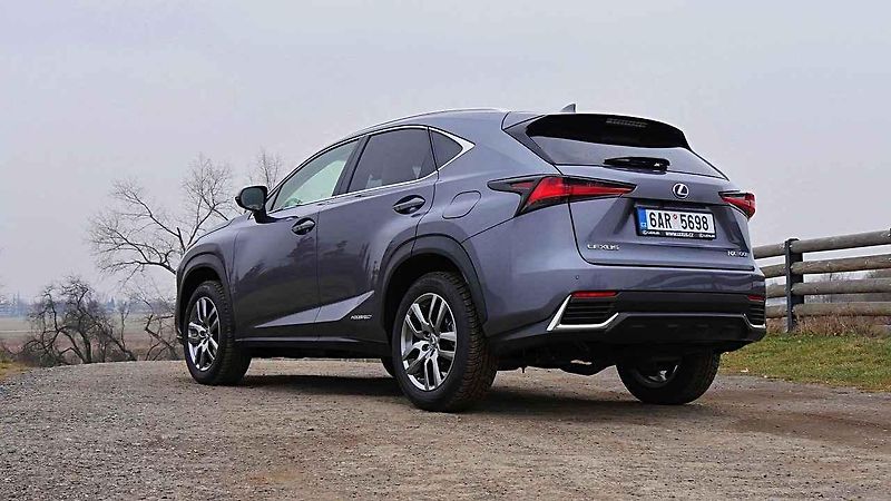 Lexus NX 300h.