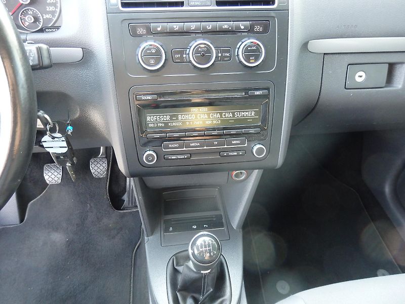 Volkswagen Touran 1.4 TSI 103 kW DIGI.KLIMA LIFE - fotka 15 z 26