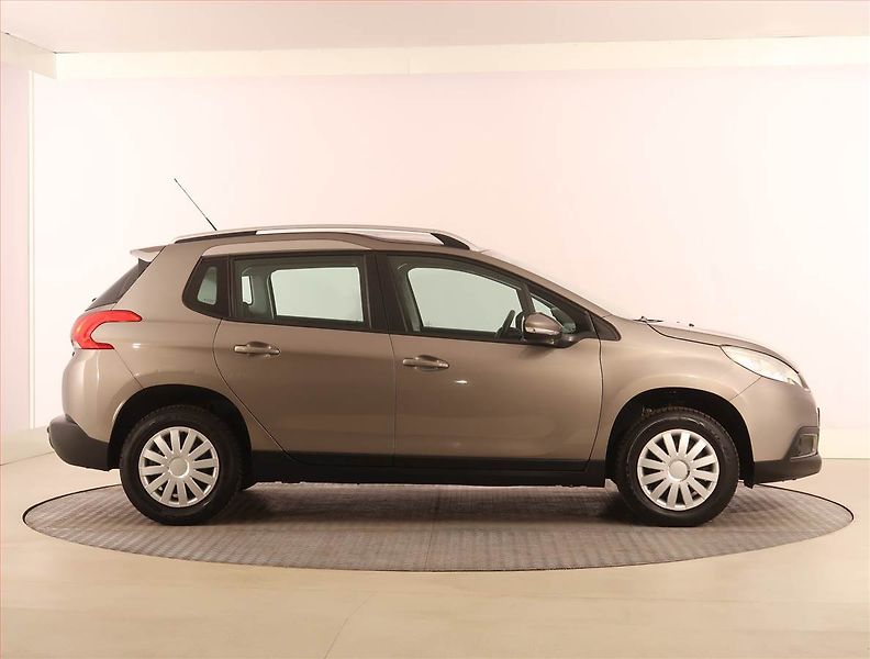 Peugeot 2008 (2016) 1.2 PureTech, Tempomat - fotka 6 z 17