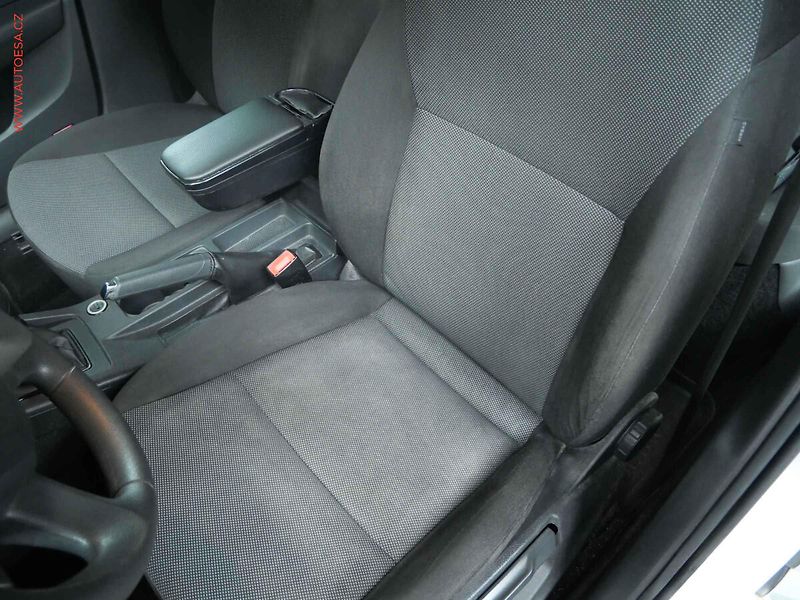 Škoda Octavia (2014) 1.6 TDi, 2.maj,ČR, Active, AC - fotka 9 z 16