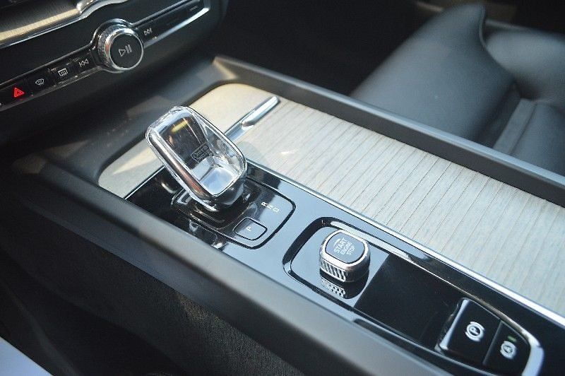 Volvo XC60 D4 AWD 2.4 INSCRIPTION (automa - fotka 10 z 28