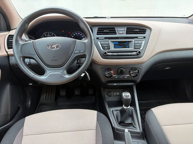 Hyundai i20 1.2 i, ČR, 1.Maj, 23 tkm - fotka 14 z 21